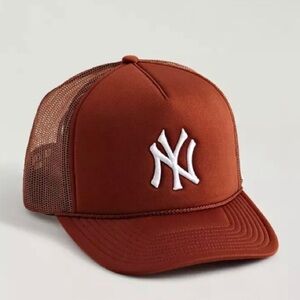Yankees Trucker Snapback Hat “Golden Brown”